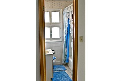 Bathroom. Main level full bath