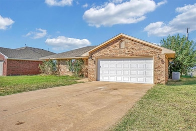 1809 Comet St, Altus, OK 73521 - photo 4