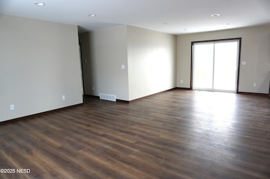 2708 W Kemp Ave, Watertown, SD 57201 - photo 5