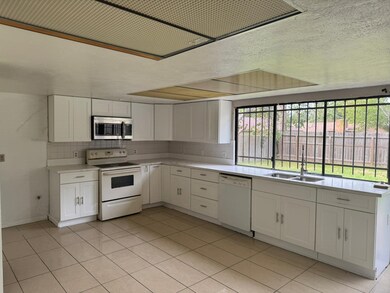 6110 W Ridgecreek Dr, Houston, TX 77053 - photo 3