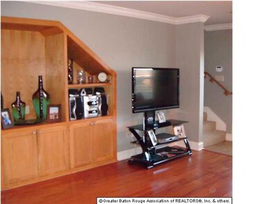 Built-in bookcase