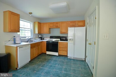1864 Tiger Lily Cir unit 9, Woodbridge, VA 22192 - photo 5