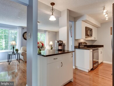 8655 Bent Arrow Ct, Springfield, VA 22153 - photo 5