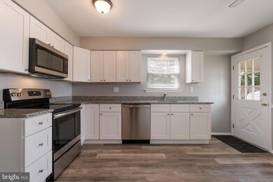 645 W Wiltshire Dr, Wallingford, PA 19086 - photo 2