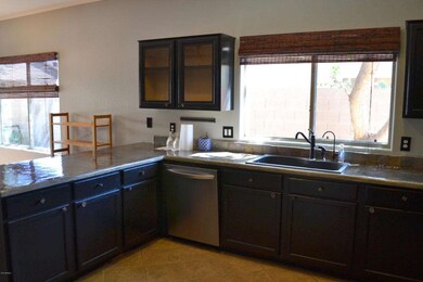 LIGHT/BRIGHT KITCHEN