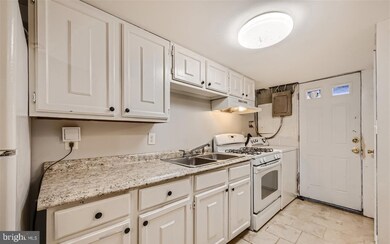 2129 Parksley Ave unit B, Baltimore, MD 21230 - photo 2