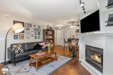 10-Living Room_SLS_-7916