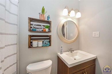 1724 SW Webster Ave, Topeka, KS 66604 - photo 6