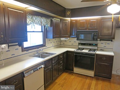 2020 Hill Rd, Reading, PA 19602 - photo 2