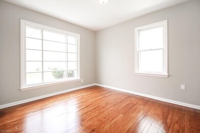 20612 Hansen Rd, Maple Heights, OH 44137 - photo 3