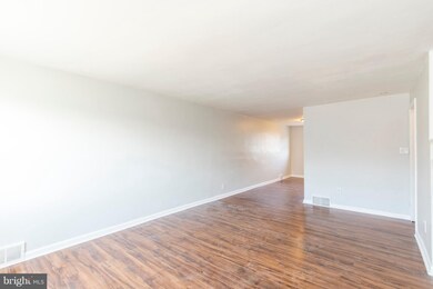 725 Grant Rd, Folcroft, PA 19032 - photo 4