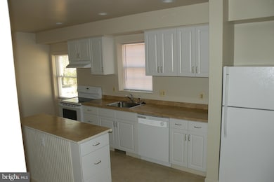 641 E G St, Purcellville, VA 20132 - photo 4