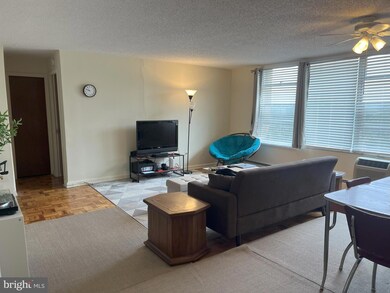 Radnor House unit 1001, Bryn Mawr, PA 19010 - photo 4