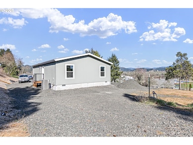 749 Douglas St, Yoncalla, OR 97499 - photo 7