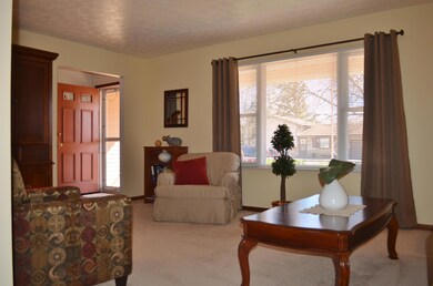 2028 Sumac Dr, Columbus, OH 43229 - photo 7