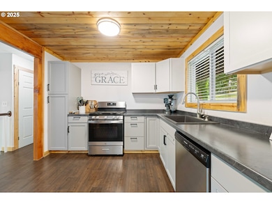 1101 E 15th St, Coquille, OR 97423 - photo 7