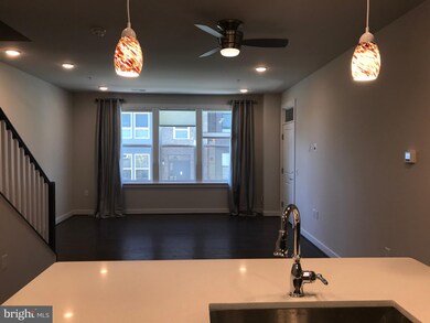 13313 Launders St, Herndon, VA 20171 - photo 3