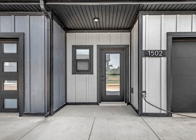 1502 Jonathan Wade Cir, Clarksville, TN 37043 - photo 2