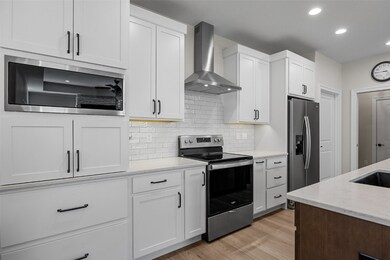 1313 3rd St SW, Mount Vernon, IA 52314 - photo 5