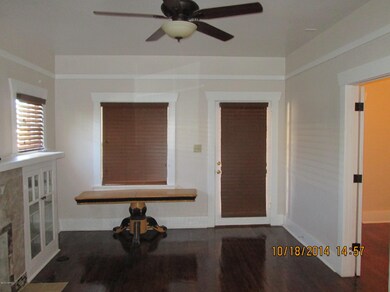 Living room w/fireplace