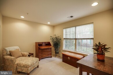 21112 Camomile Ct, Germantown, MD 20876 - photo 2