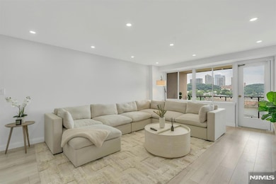 Hudson Harbor unit 11D, Edgewater, NJ 07020 - photo 7