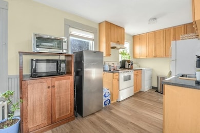 121 Beaconsfield Rd unit 2, Worcester, MA 01602 - photo 4