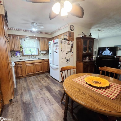 1105 N 3rd St, Oskaloosa, IA 52577 - photo 2