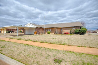 1013 NE 4th St, Moore, OK 73160 - photo 4