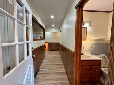 611 Aberdeen Dr, Middletown, OH 45042 - photo 2