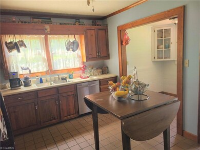 981 Thornburg Rd, Asheboro, NC 27205 - photo 4