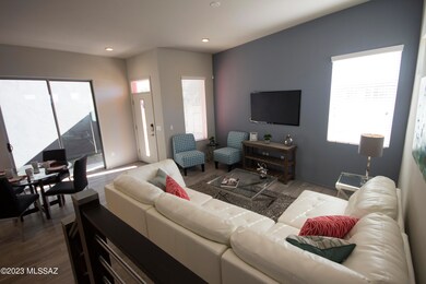 2570_living8