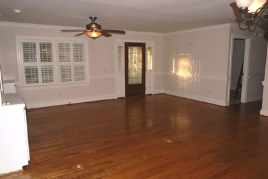 SPACIOUS FAMILY ROOM
