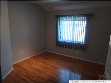 32 Pershing St, Staten Island, NY 10305 - photo 7