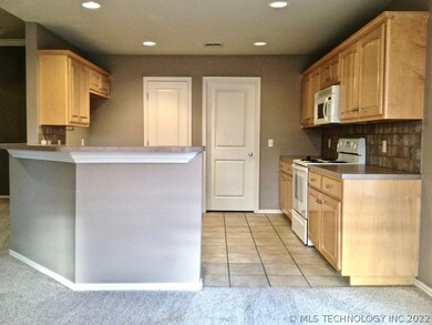 11713 S Locust Ave, Jenks, OK 74037 - photo 5