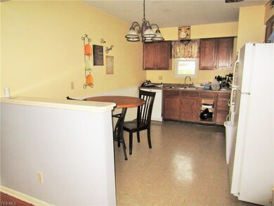 1952 E 37th St, Lorain, OH 44055 - photo 4