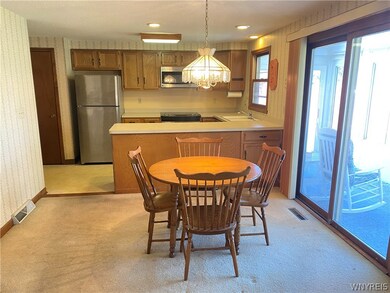KITCHEN /DINING ROOM