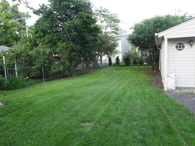 961 S Spring Rd, Elmhurst, IL 60126 - photo 4