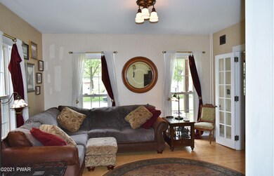 307 W Ann St, Milford, PA 18337 - photo 3