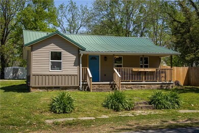206 W Parks St, Prairie Grove, AR 72753 - photo 2