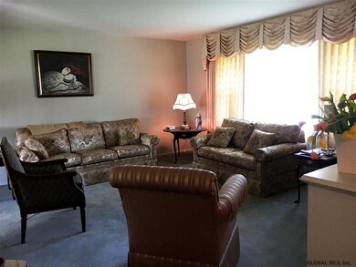 9 Woodhall Ln, Clifton Park, NY 12065 - photo 3