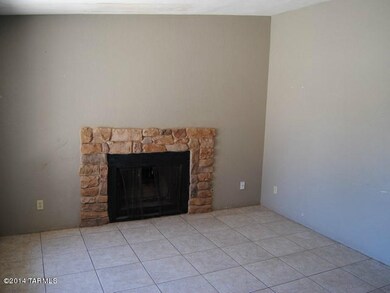 022-227927 LIVING ROOM