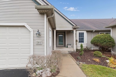 201 Pierce Lake Dr, Chelsea, MI 48118 - photo 3