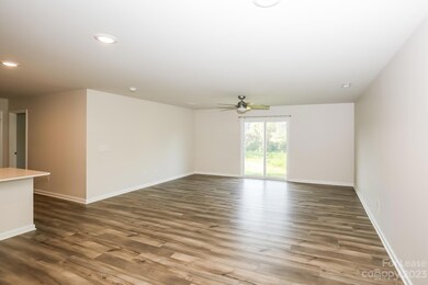 124 Brentwood Dr, Statesville, NC 28625 - photo 5