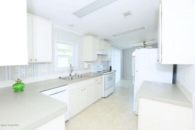 7517 Cedar Bark - Snug Harbor - Kitchen