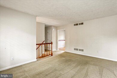 1657 W Strohm Dr, Chambersburg, PA 17202 - photo 5