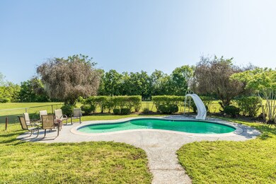 521 E Front St, Brazoria, TX 77422 - photo 7