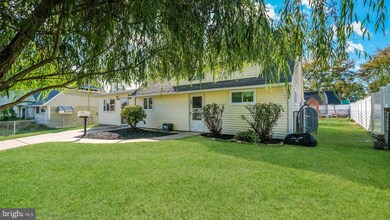 29 Redbrook Ln, Levittown, PA 19055 - photo 3