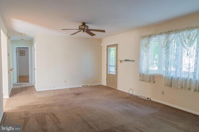 5906 Dale Dr, Sykesville, MD 21784 - photo 4