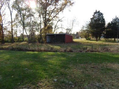 1409 Dorris Heights Rd, Harrisburg, IL 62946 - photo 4